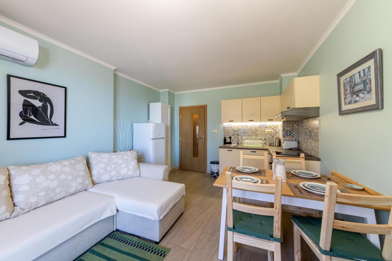 Supreme Beach Apartments Balchik Exterior photo